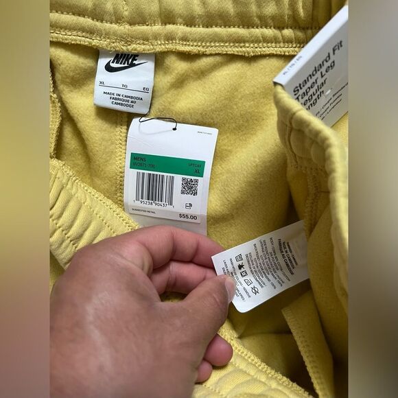 Nike Sportswear Club Fleece Joggers Saturn Gold - Picture 2 of 4